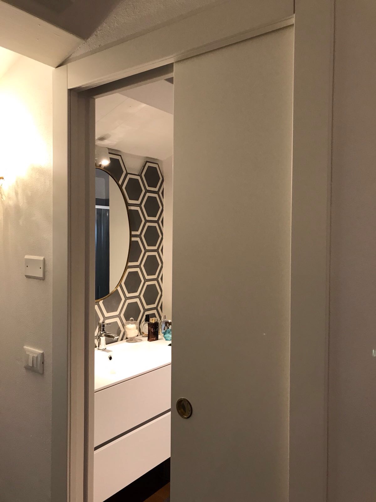 Porta in legno scorrevole in stile moderno